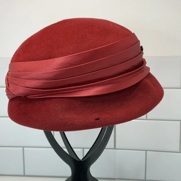 Vintage Red Velvet With Rhinestone Brooch Hat Pillbox *Read Description* - Picture 2 of 8